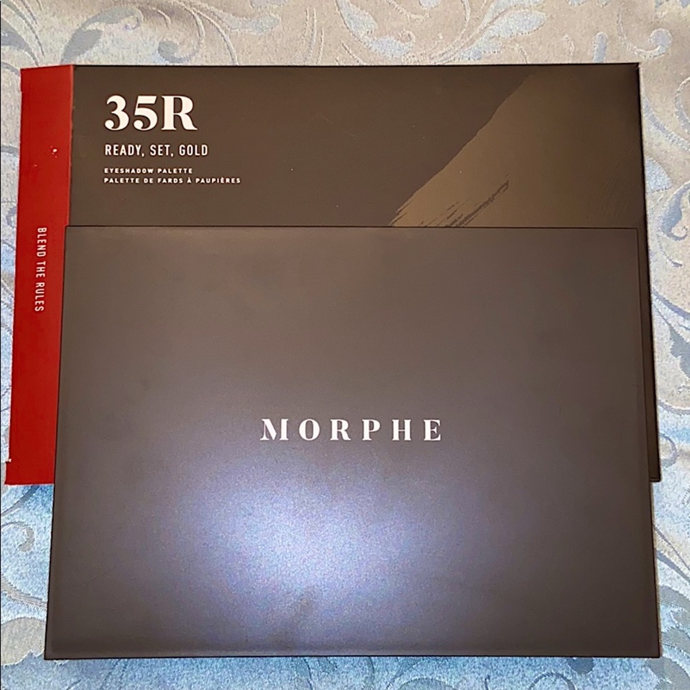 I am selling a 35R fall colored MORPHE pallet!